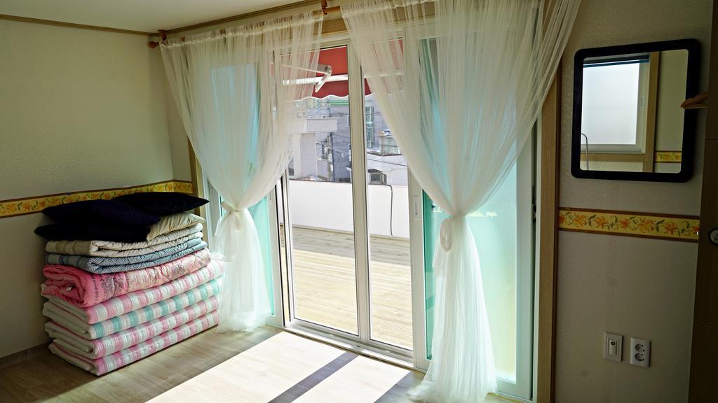 Yours Guesthouse In Tongyeong Exteriör bild
